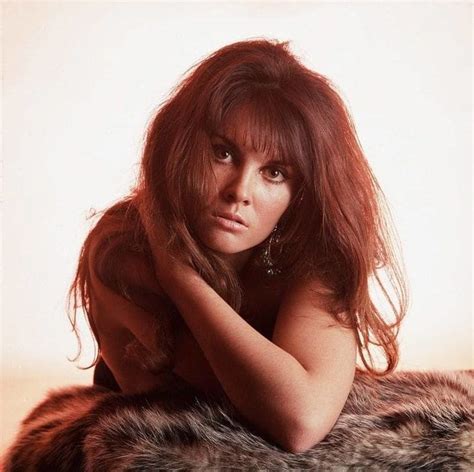 Caroline Munro: Glamorous photos of the English。